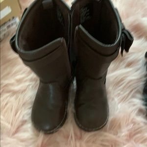 Brown gap boots